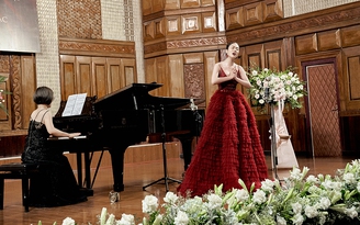 Hoa hậu Áo dài Tuyết Nga tốt nghiệp Học viện Âm nhạc Quốc gia Việt Nam