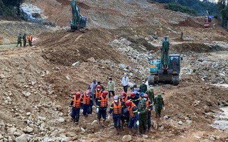 Nắn dòng Rào Trăng, tìm thấy nạn nhân dưới lòng sông