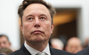 Tỉ phú Musk cáo buộc Ukraine vi phạm điều khoản dịch vụ Starlink