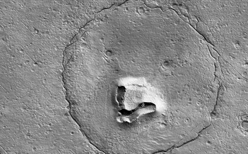 Phát hiện gương mặt gấu Teddy khổng lồ trên bề mặt sao Hỏa