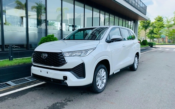 Toyota Innova Cross bản tiêu chuẩn tại Việt Nam có phù hợp chạy dịch vụ?