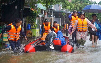 Tiếp tục cảnh báo thiên tai cấp cao nhất do mưa lớn ở Đà Nẵng, Huế