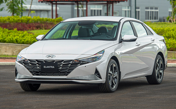 Sedan hạng C dưới 900 triệu: Mazda3 'tăng tốc', Hyundai Elantra vượt Kia K3