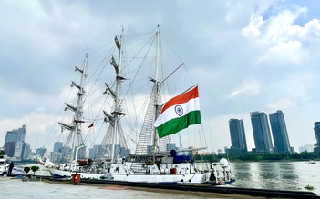 Con tàu đặc biệt của Hải quân Ấn Độ thăm TP.HCM