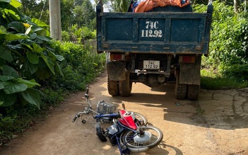 Quảng Trị: Gặp tai nạn trên đường đi học, chị tử vong, em gãy chân