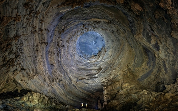 Kỳ vĩ 'vòng xoáy mắt bão' như ở hành tinh khác trong hang Tiên