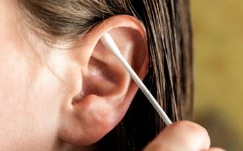 4 vấn đề sức khỏe bộc lộ qua ráy tai
