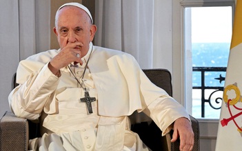 Giáo hoàng Francis thách thức các hồng y bảo thủ về quyền của người LGBTQ+