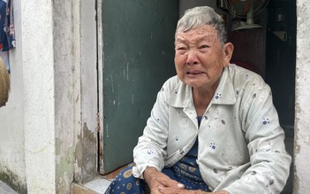 Mẹ 80 tuổi nhặt ve chai nuôi con tâm thần: 'Lo ngày nhắm mắt, con sẽ bơ vơ'