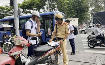 Học sinh bị xử phạt: Nhà không có điều kiện mua xe 50 phân khối