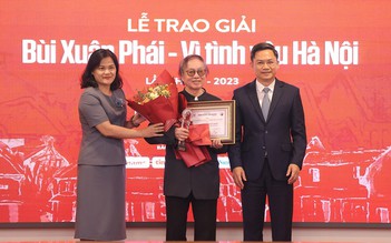 Đạo diễn Đặng Nhật Minh nhận giải thưởng lớn trong giải thưởng Bùi Xuân Phái