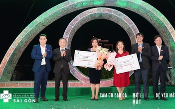 Bệnh viện Mắt Sài Gòn Sông Hàn trao tặng 100 phần quà cho cộng đồng