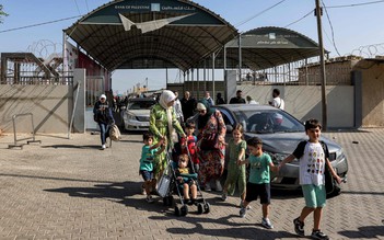 Nhóm người nước ngoài đầu tiên được sơ tán khỏi Gaza