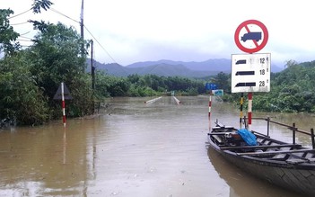 Quảng Nam: Mưa lớn gây sạt lở, nhiều tuyến quốc lộ bị chia cắt do ngập sâu