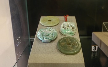 Hơn 70 món ngọc quý thời Nguyễn đang được trưng bày tại Huế