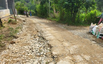 Thi công thủy điện làm hỏng đường dân sinh tại Kon Tum