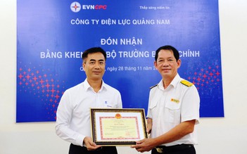 Công ty Điện lực Quảng Nam nhận bằng khen của Bộ trưởng Bộ Tài chính