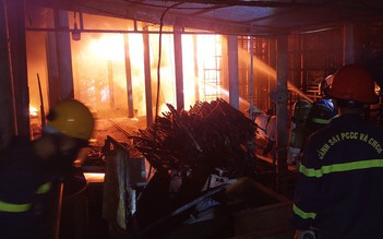Cháy lớn ở một nhà máy tại Quảng Trị
