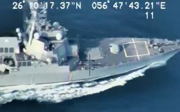 Xem UAV Iran 'quần thảo' trên nhóm tàu sân bay Mỹ tại eo biển Hormuz