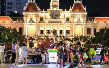 Đề xuất thêm 3 điểm gửi xe phục vụ người dân tới phố đi bộ Nguyễn Huệ