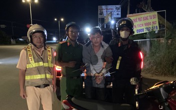 CSGT Công an tỉnh Bà Rịa-Vũng Tàu bắt nóng nghi phạm trộm xe máy