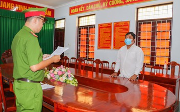 Được thuê lái sà lan, tự ý đi hút trộm cát sông đem bán