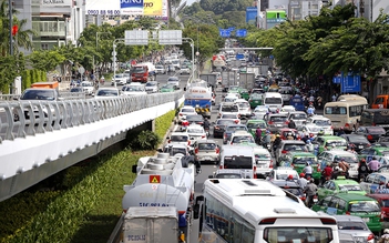 Tết này có còn 'vật lộn' trên đường ra sân bay?