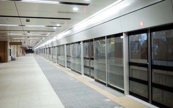 Nhà ga metro số 1 thành sàn diễn thời trang