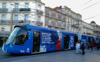 Thành phố đầu tiên miễn phí xe buýt và xe điện cho người dân tại Pháp