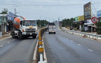 Giám đốc Sở GTVT Bến Tre: 'Không thể bỏ hộ lan QL60 gần cầu Hàm Luông'