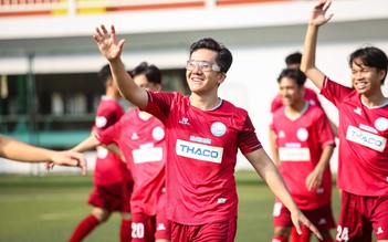Háo hức buổi tập đầu tiên với trang phục và quả bóng tuyệt đẹp trước ngày hội lớn