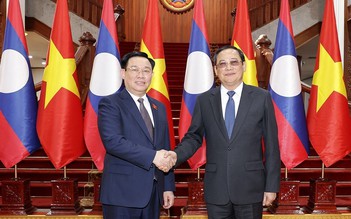 Chủ tịch Quốc hội Vương Đình Huệ hội kiến Thủ tướng Lào Sonexay Siphandone
