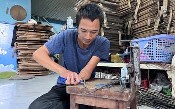 Lời nguyện cầu của 2 con giúp người cha vực dậy sau biến cố