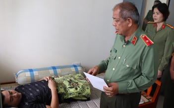 Công an tỉnh Trà Vinh trao 260 triệu đồng cho đại úy Trần Hoàng Ngôi