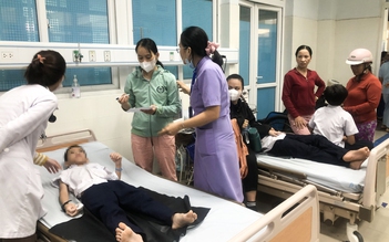 Hàng chục học sinh ở Quảng Ngãi nhập viện nghi bị ngộ độc thực phẩm