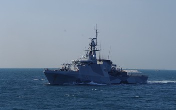 Tàu tên lửa Việt Nam luyện tập chung với tàu Hải quân Hoàng gia Anh