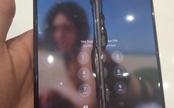Vừa hết bảo hành, màn hình Galaxy Z Fold3 bị lỗi