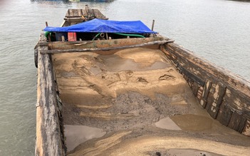 TP.HCM: Bắt 'cát tặc' trên sông Đồng Nai