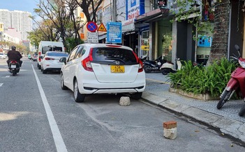 'Vô tư' đặt bẫy ngay dưới đường, tài xế không thể đỗ ô tô: Xung đột lợi ích không giải được?