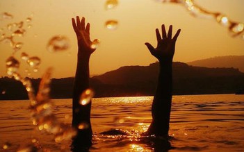 Bình Phước: Rủ nhau đi tắm hồ, 2 cháu bé đuối nước tử vong