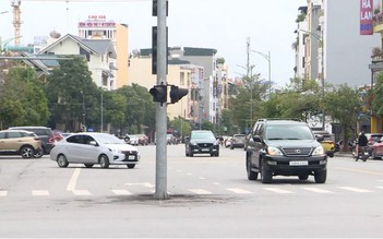 Quảng Ninh: Di dời đèn tín hiệu giữa đường, nhưng còn nhiều đèn có cũng như không