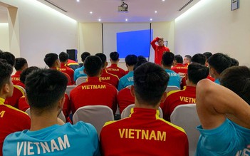 Đội U.20 Việt Nam cải thiện thực đơn, 'mổ băng' chuẩn bị đấu Dubai FC