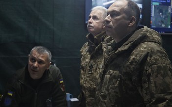 Tướng Ukraine thăm tiền tuyến Bakhmut