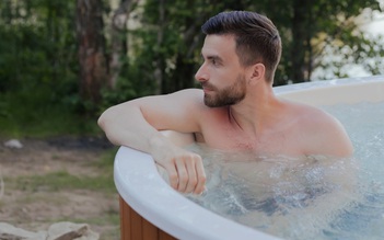 Tắm nước nóng có khiến nam giới vô sinh?
