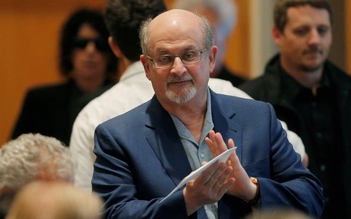 Salman Rushdie phát hành cuốn tiểu thuyết mới sau vụ bị tấn công bằng dao