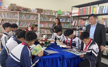 Ra mắt Thư viện Búp sen xanh trên quê hương nhà văn Sơn Tùng