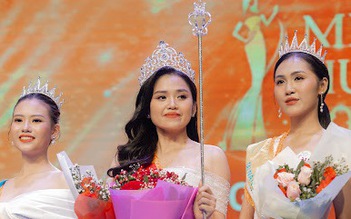 Ngắm nữ sinh viên xinh đẹp trong cuộc thi Miss HUTECH 2023