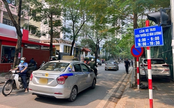 Tiếp tục cấm taxi ở 5 tuyến phố Hà Nội?