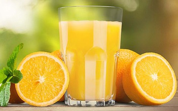 Bác sĩ 24/7: Uống nước cam lúc nào tốt cho sức khỏe nhất?