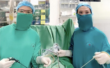 Phẫu thuật điều trị cho bệnh nhân nữ 56 tuổi mang thai trứng